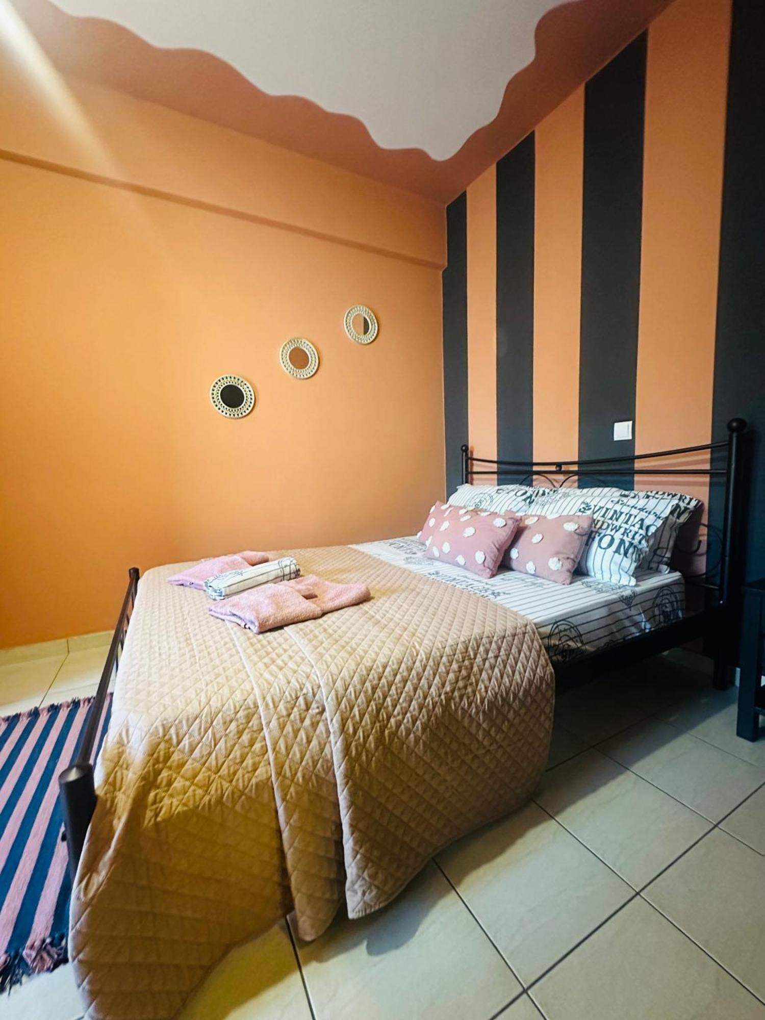 Rea Apartment " 1 Minute From The Beach " Kalamata Bagian luar foto